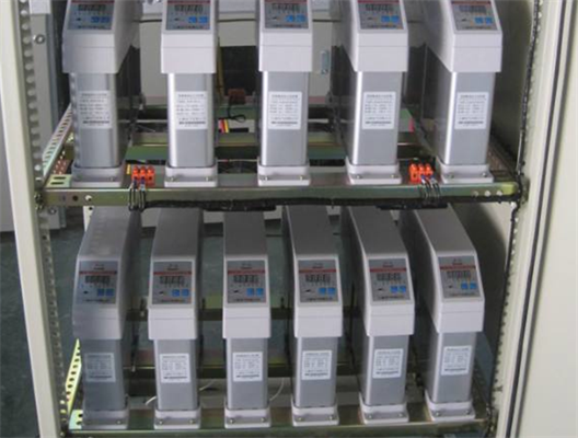 低壓開關(guān)柜內(nèi)電容器安全運(yùn)行的電流、電壓和溫度有什么要求